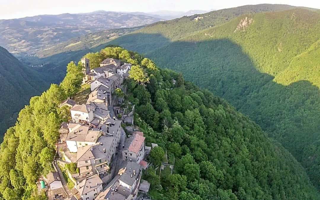 MONTEACUTO DELLE ALPI, ANTICO BORGO MEDIEVALE NEL CUORE DELL’APPENNINO BOLOGNESE