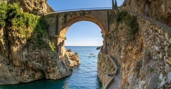 Campania da scoprire: 12 borghi tra fiordi, grotte e castelli