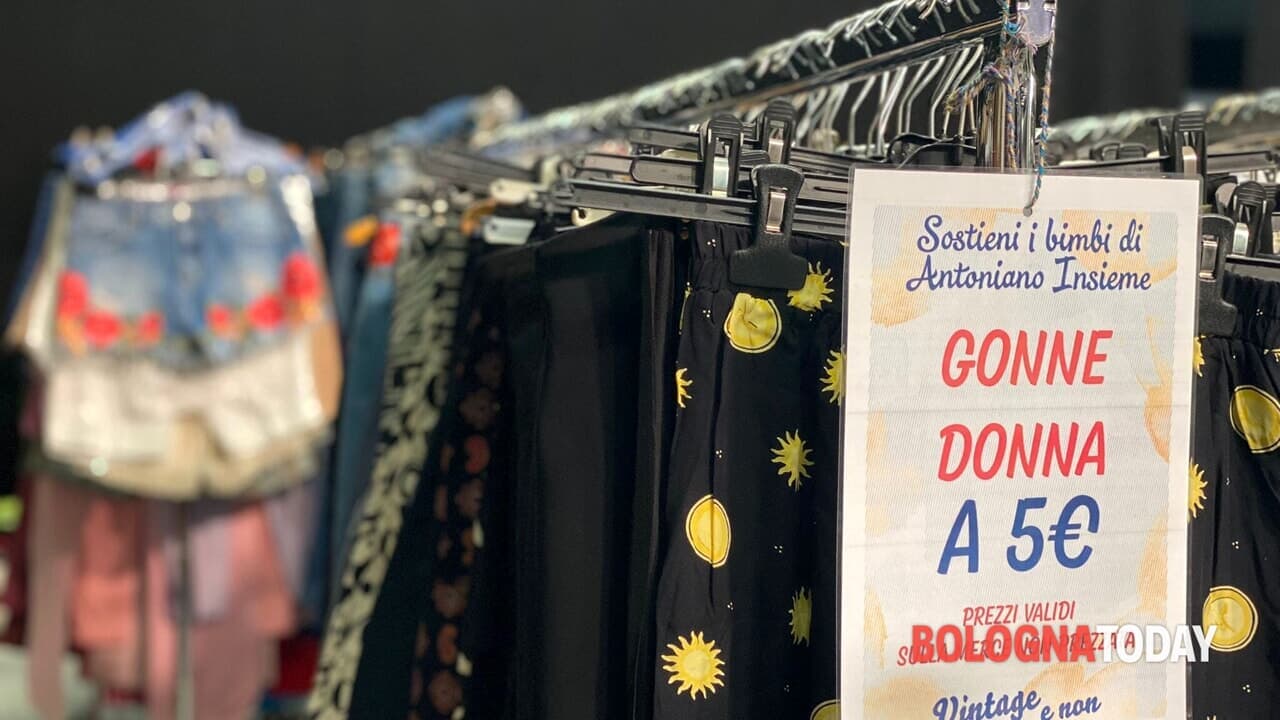 Mercatino 'Vintage e non...' all'Antoniano: shopping solidale per le