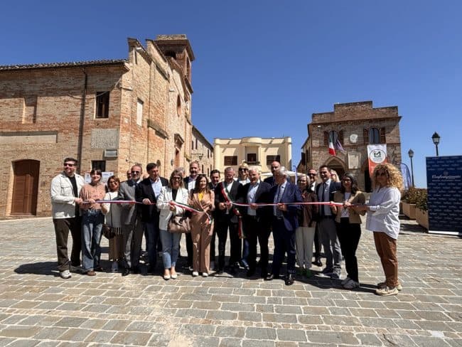 Ripe San Ginesio inaugura l'artiturismo: il borgo pilota per